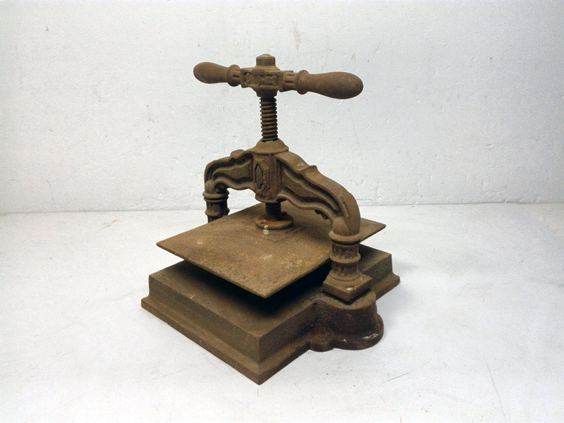 prensa encuadernacion libro hierro 36x32x26_5-38_5 1u